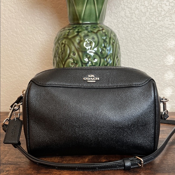 Coach Mini Bennett Leather Crossbody Bag Gold Black F76629 - Picture 1 of 14